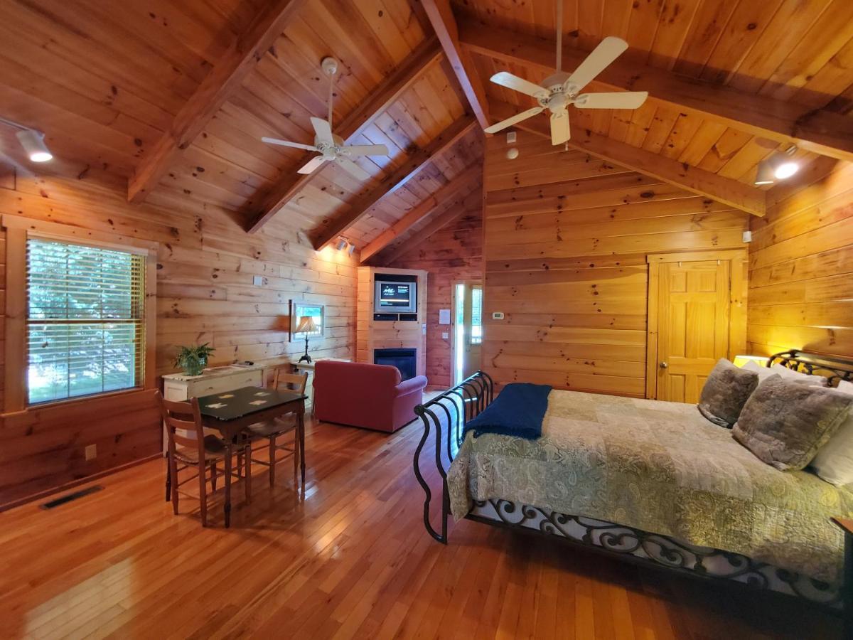 New River Trail Cabins Galax Екстер'єр фото