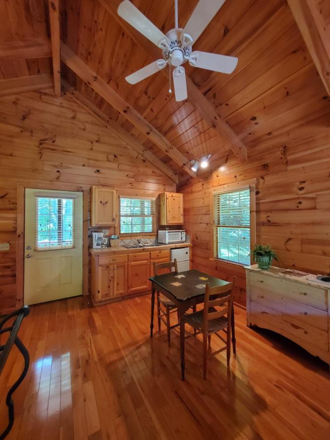 New River Trail Cabins Galax Екстер'єр фото