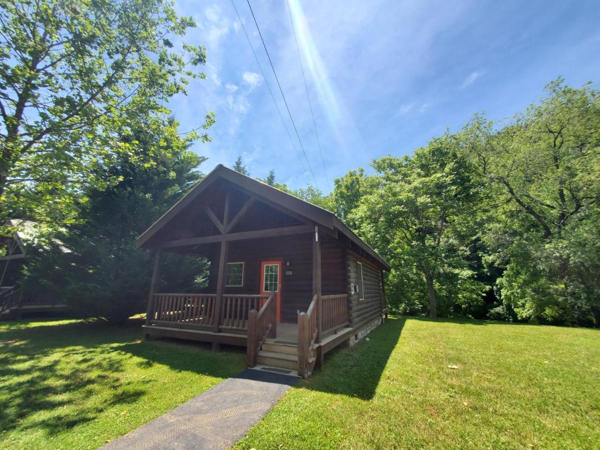 New River Trail Cabins Galax Екстер'єр фото