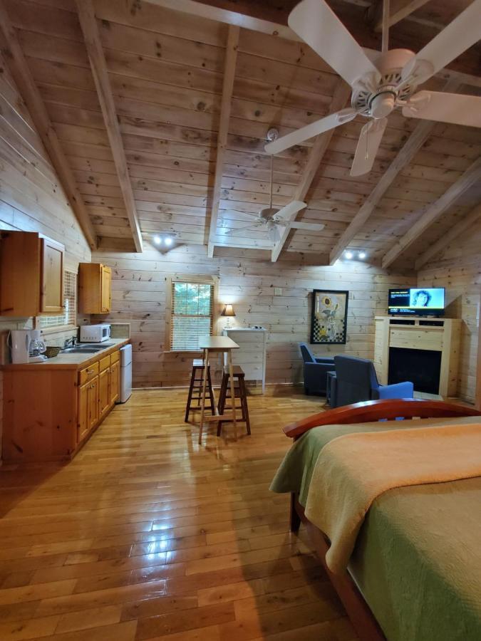 New River Trail Cabins Galax Екстер'єр фото