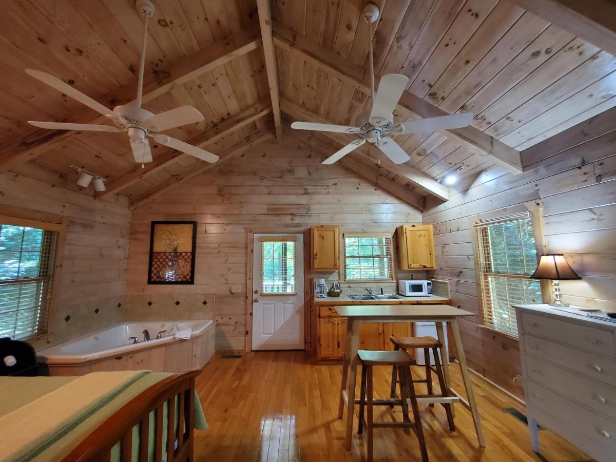 New River Trail Cabins Galax Екстер'єр фото