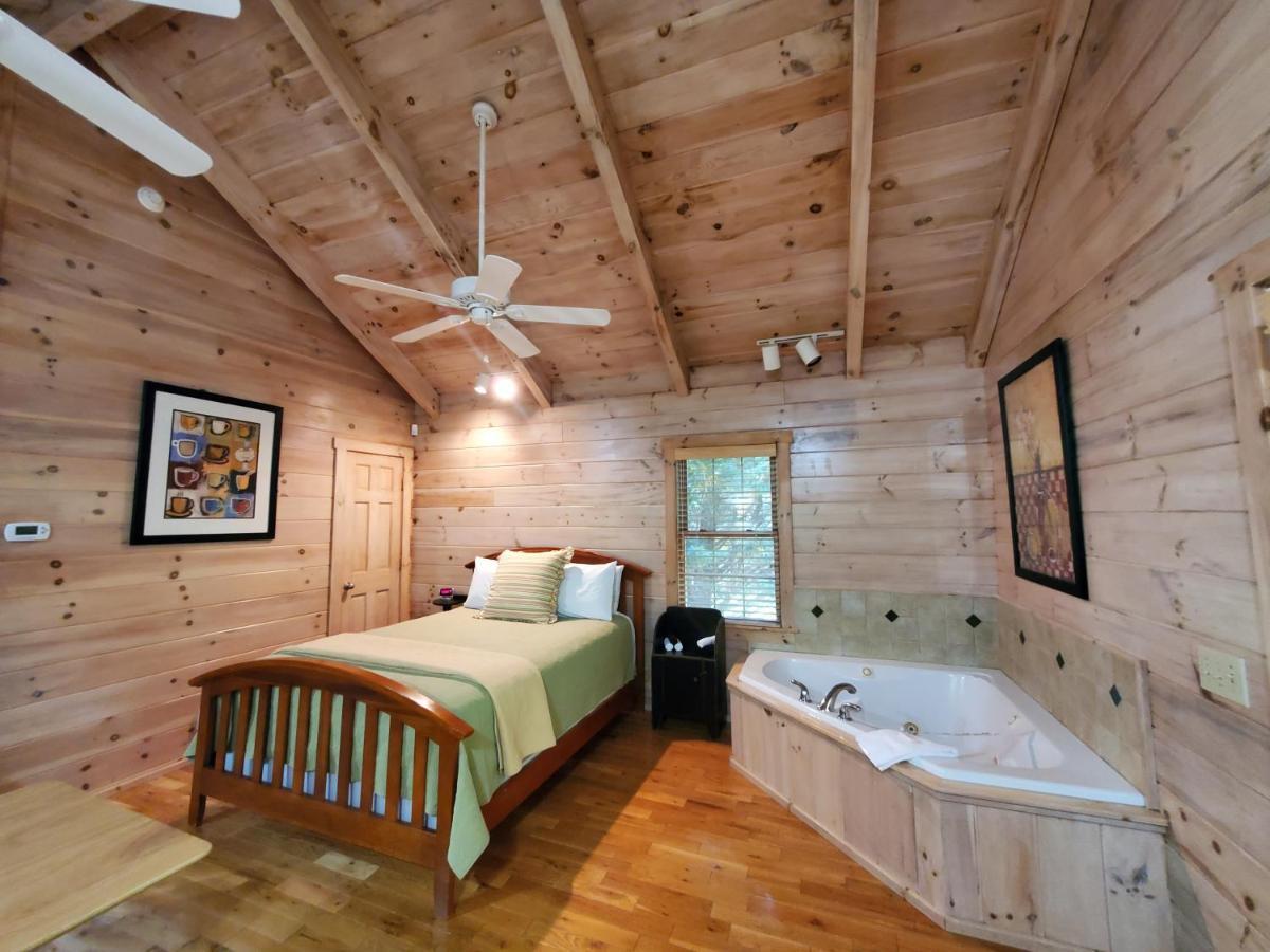 New River Trail Cabins Galax Екстер'єр фото